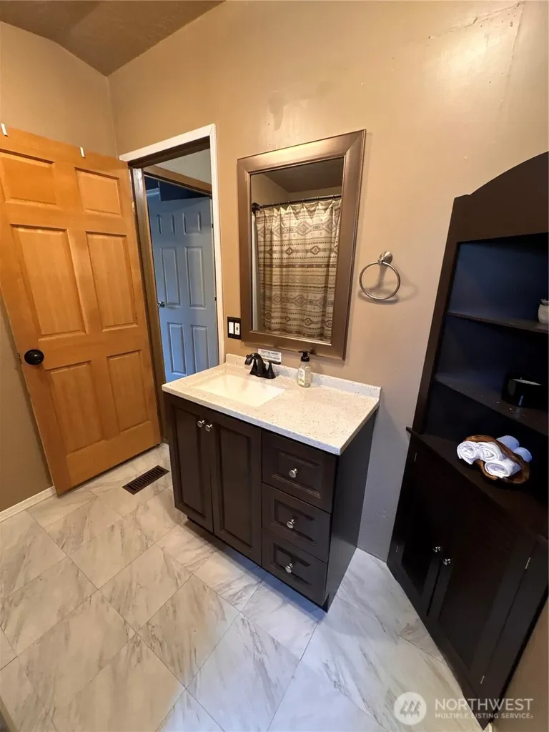 17045 NW Sunset Ridge Way Seabeck WA 98380