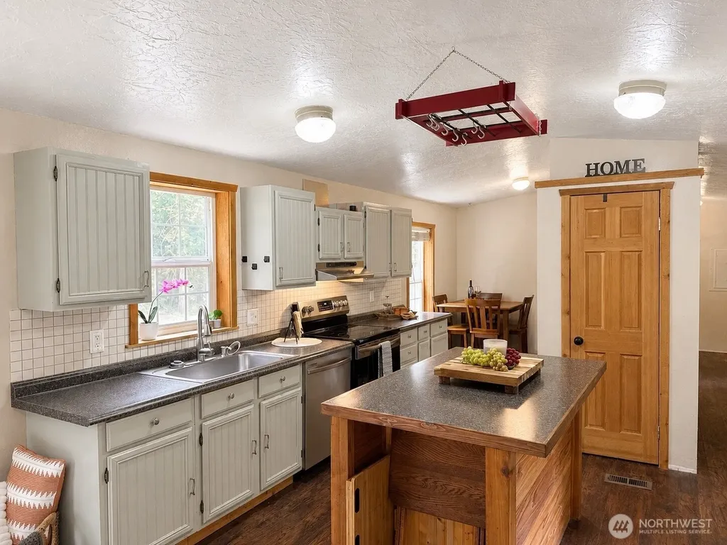 17045 NW Sunset Ridge Way Seabeck WA 98380
