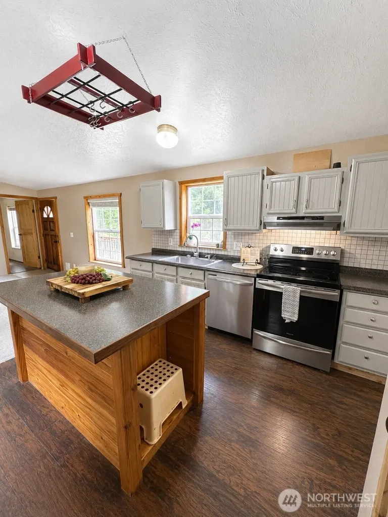 17045 NW Sunset Ridge Way Seabeck WA 98380