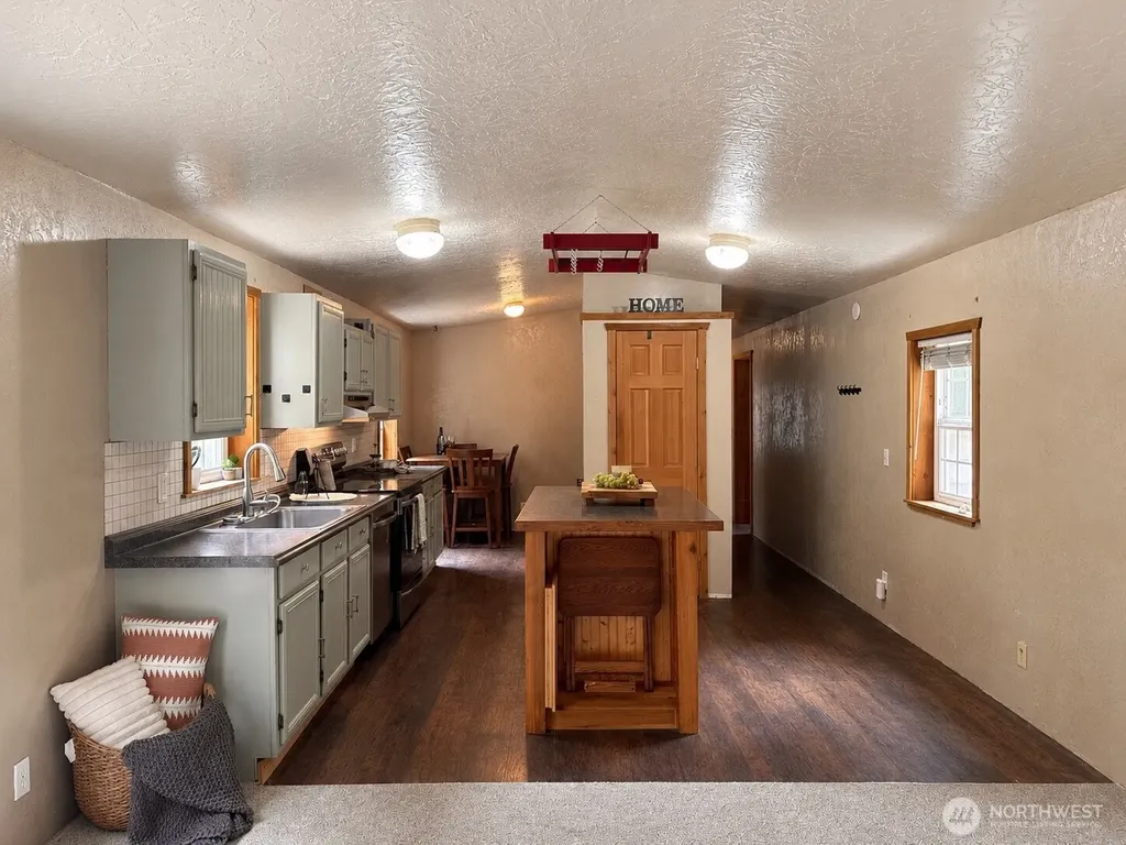 17045 NW Sunset Ridge Way Seabeck WA 98380