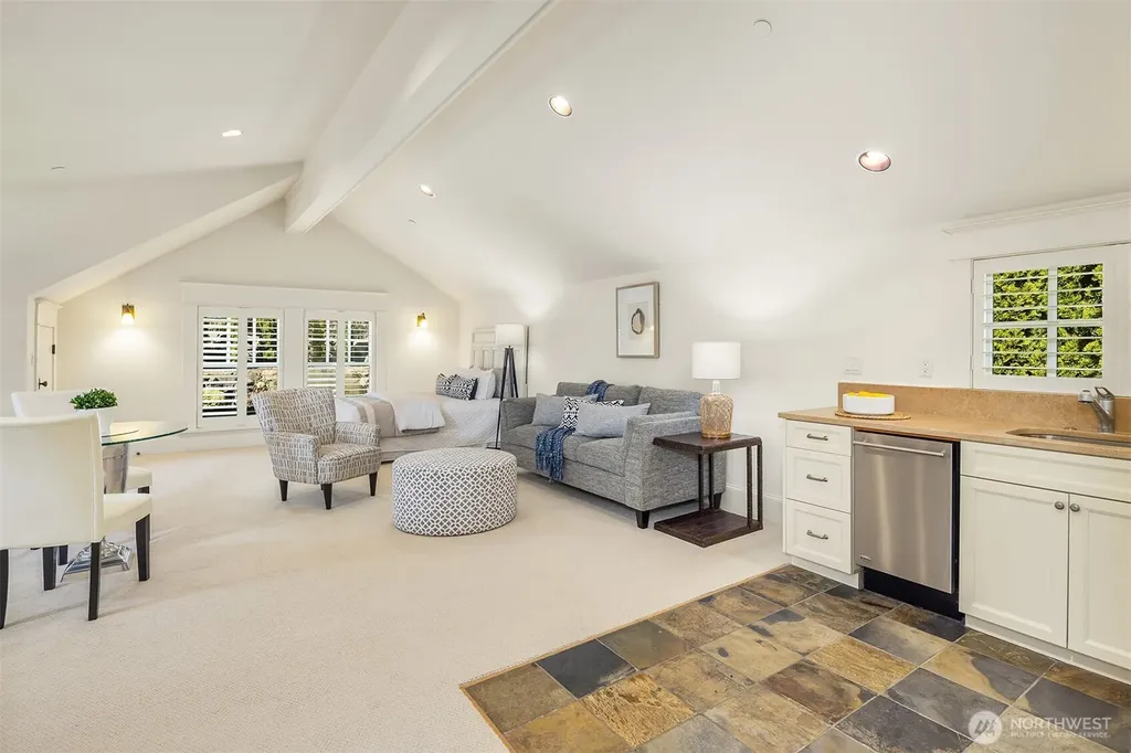 4102 100th Avenue SE Mercer Island WA 98040