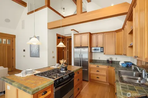 4102 100th Avenue SE Mercer Island WA 98040