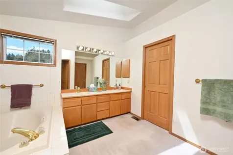 1529 Ilwaco Avenue NE Renton WA 98059
