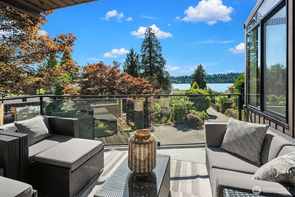 13419 Holmes Point Drive NE Kirkland WA 98034