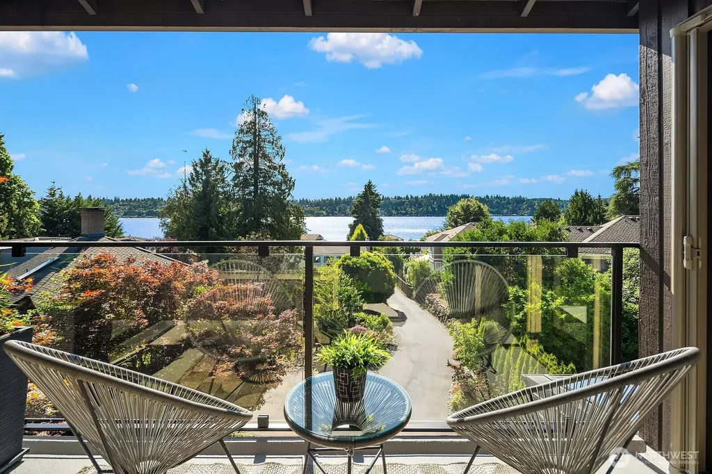 13419 Holmes Point Drive NE Kirkland WA 98034