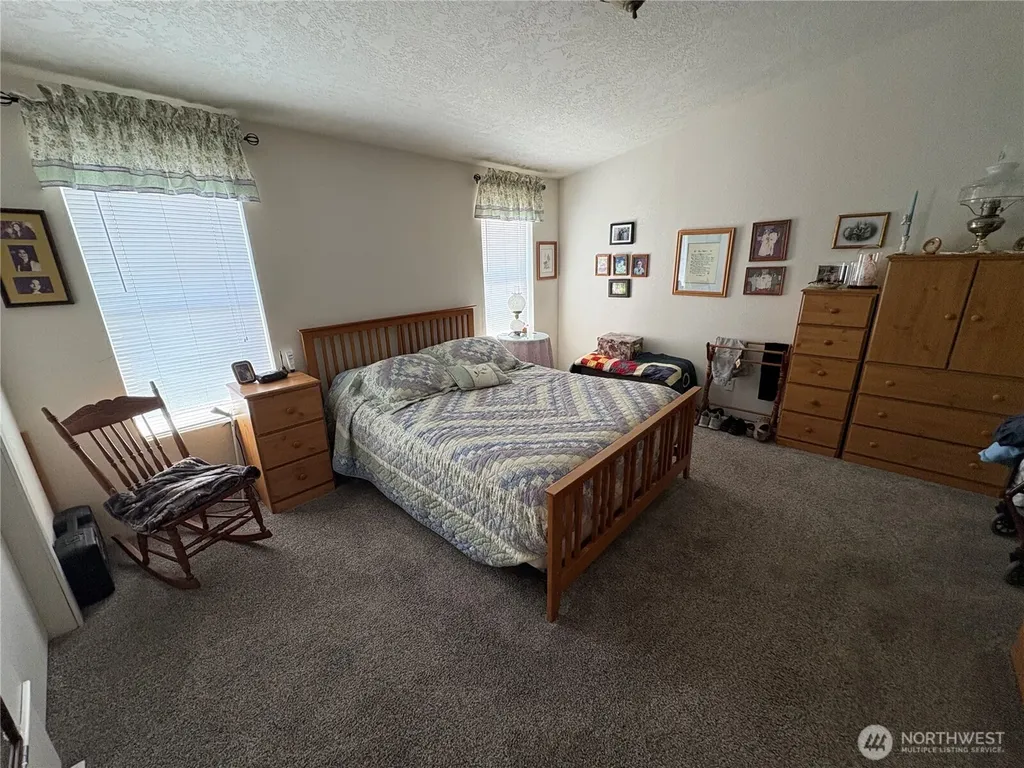 51 Meander Way Aberdeen WA 98520