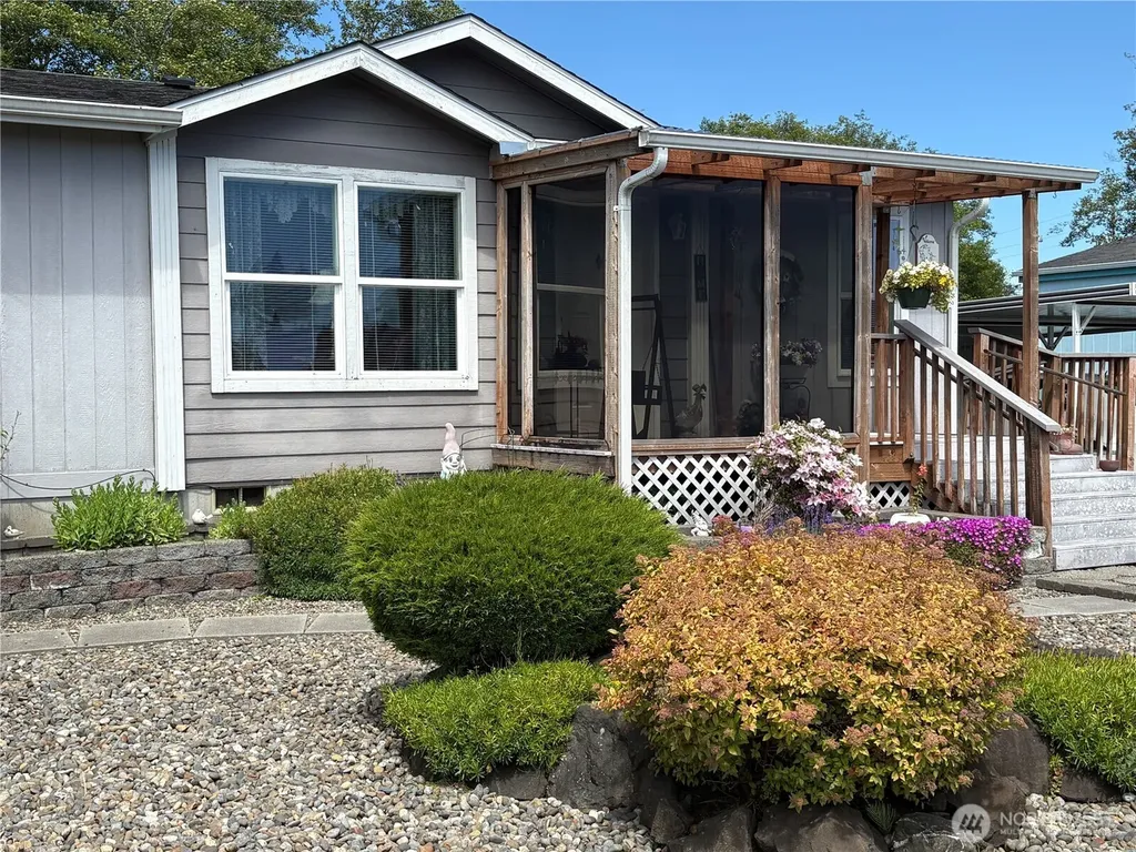 51 Meander Way Aberdeen WA 98520