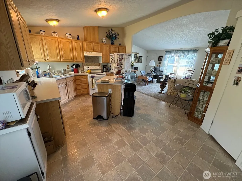 51 Meander Way Aberdeen WA 98520