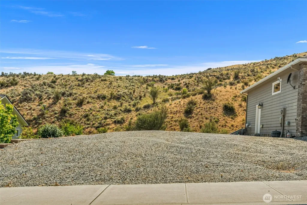 9973 Saska Way Entiat WA 98822