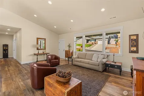 9973 Saska Way Entiat WA 98822