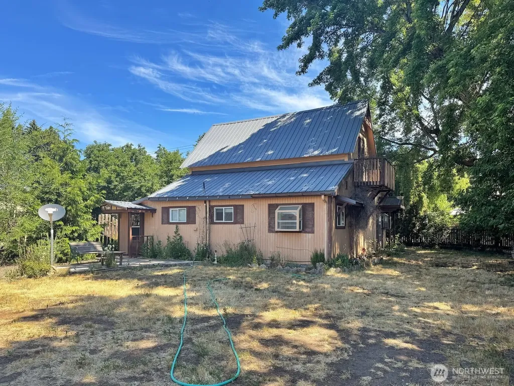 111 S 1st Street Thorp WA 98946