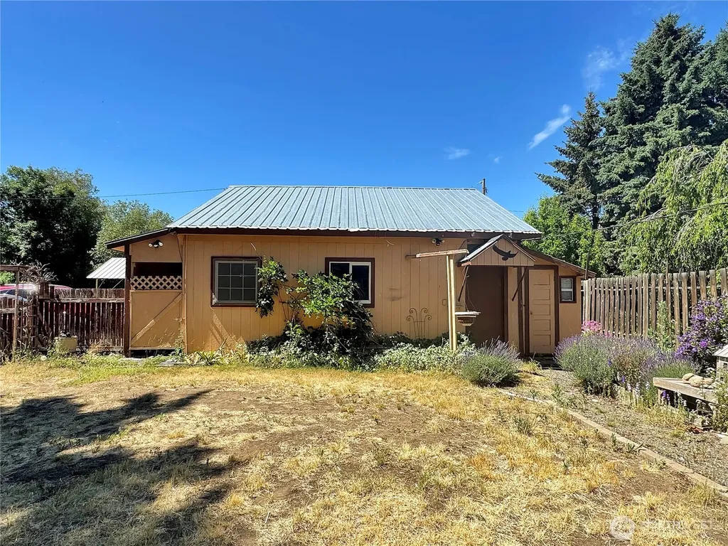 111 S 1st Street Thorp WA 98946
