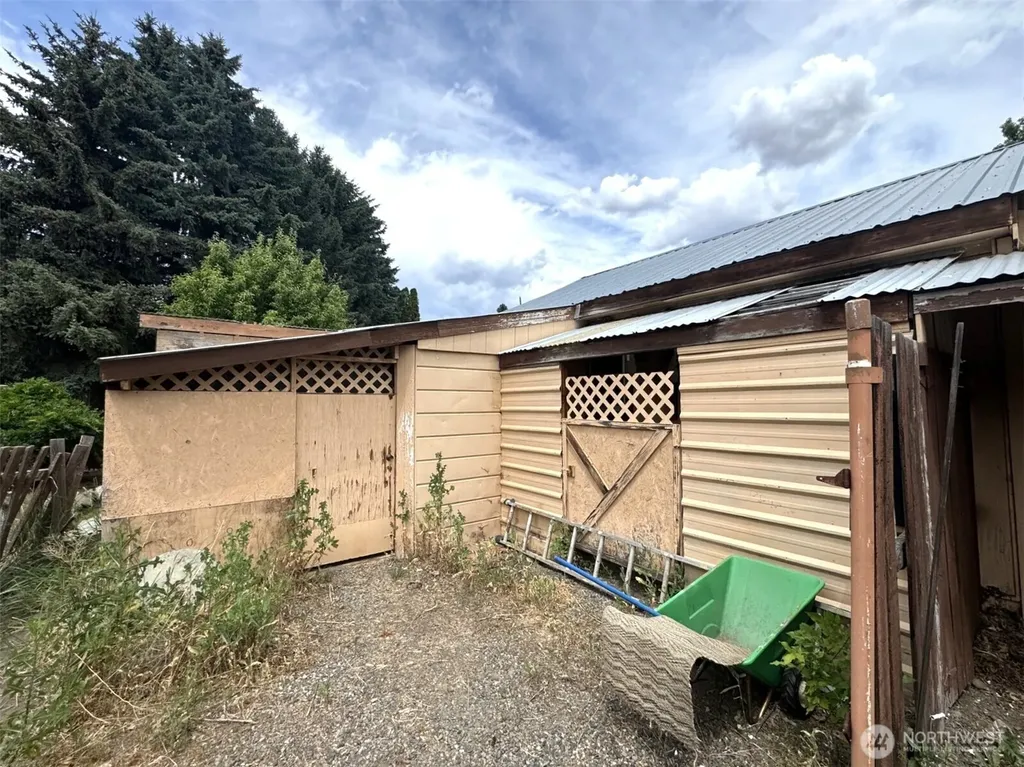 111 S 1st Street Thorp WA 98946