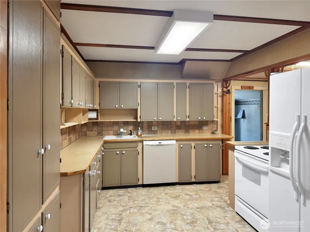 111 S 1st Street Thorp WA 98946