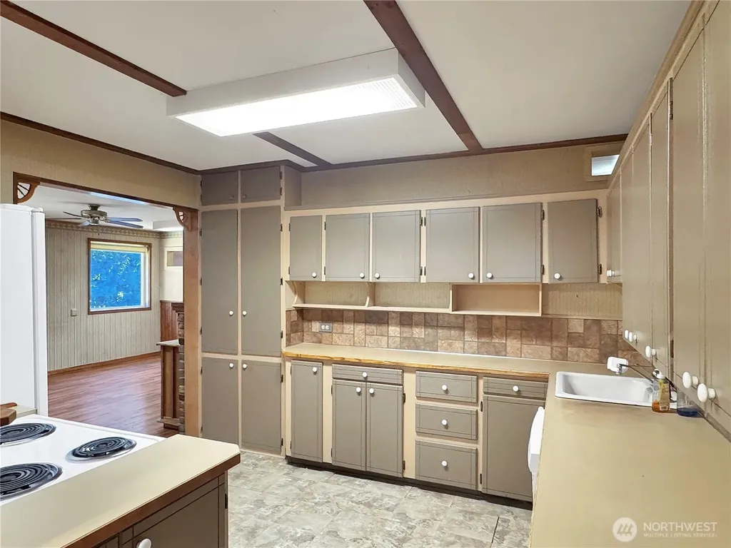111 S 1st Street Thorp WA 98946