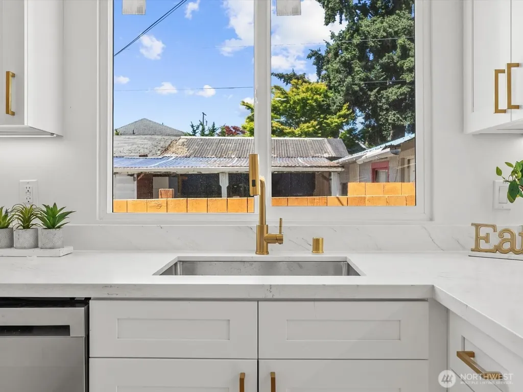 505 Burnett Avenue S Renton WA 98057