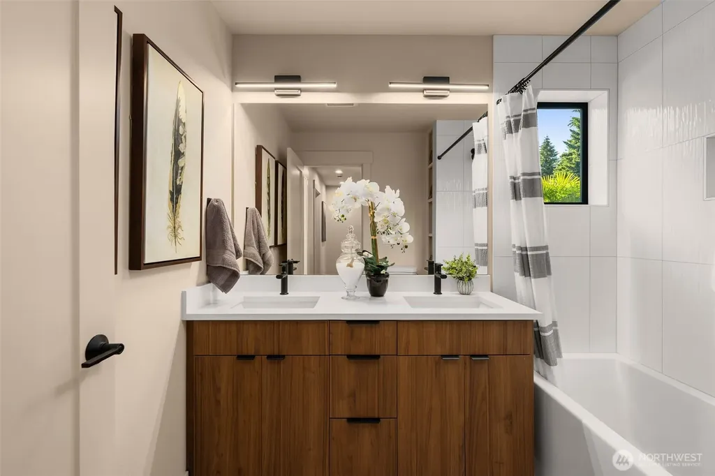 12908 NE 70th Place Kirkland WA 98033