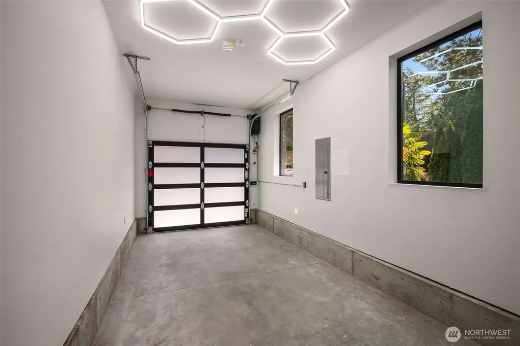 12908 NE 70th Place Kirkland WA 98033