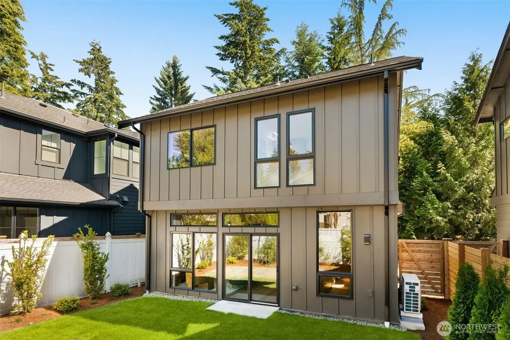 12910 NE 70th Place Kirkland WA 98033