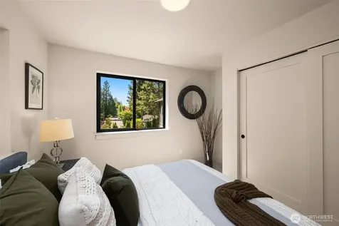 12910 NE 70th Place Kirkland WA 98033