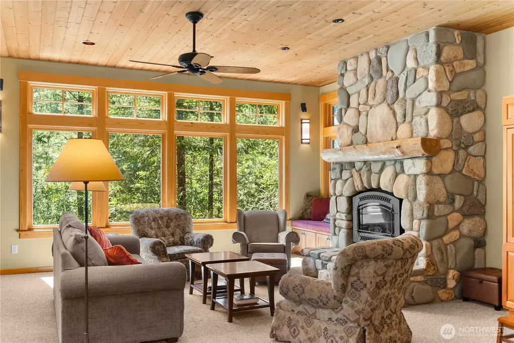 32 Foster Loop Road Winthrop WA 98862