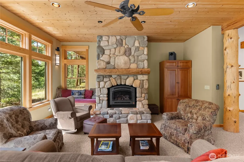 32 Foster Loop Road Winthrop WA 98862