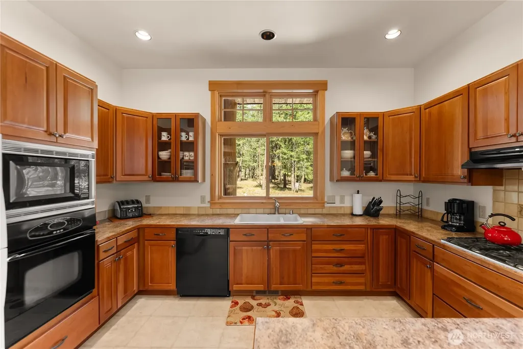 32 Foster Loop Road Winthrop WA 98862