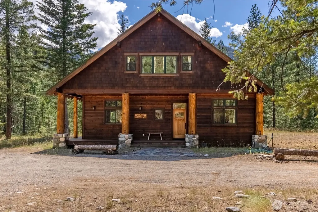 32 Foster Loop Road Winthrop WA 98862