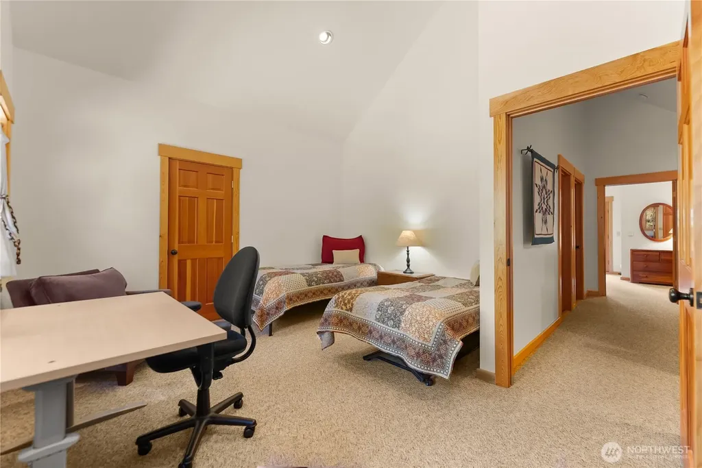 32 Foster Loop Road Winthrop WA 98862