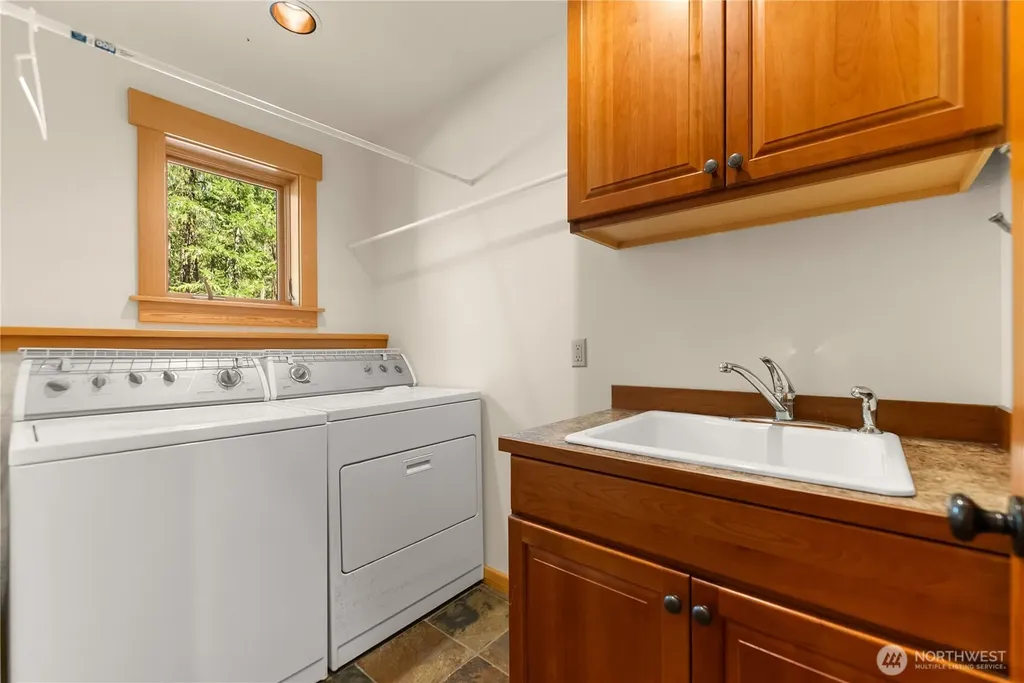 32 Foster Loop Road Winthrop WA 98862