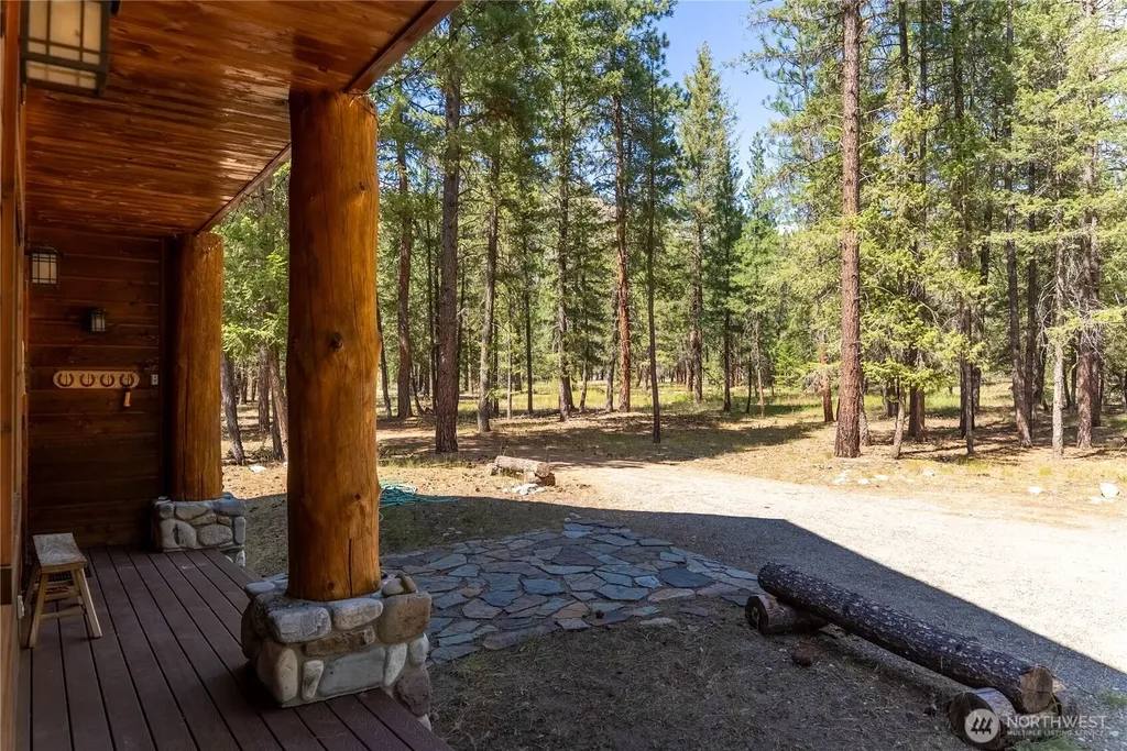 32 Foster Loop Road Winthrop WA 98862