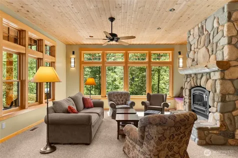 32 Foster Loop Road Winthrop WA 98862