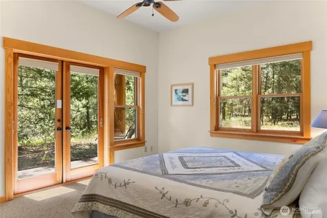 32 Foster Loop Road Winthrop WA 98862