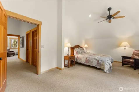 32 Foster Loop Road Winthrop WA 98862