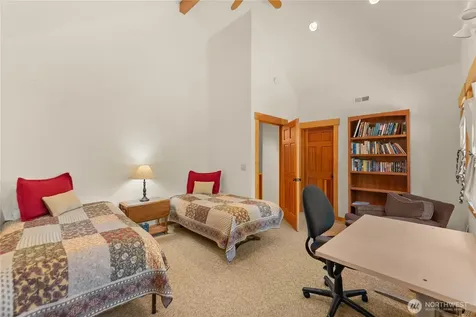 32 Foster Loop Road Winthrop WA 98862