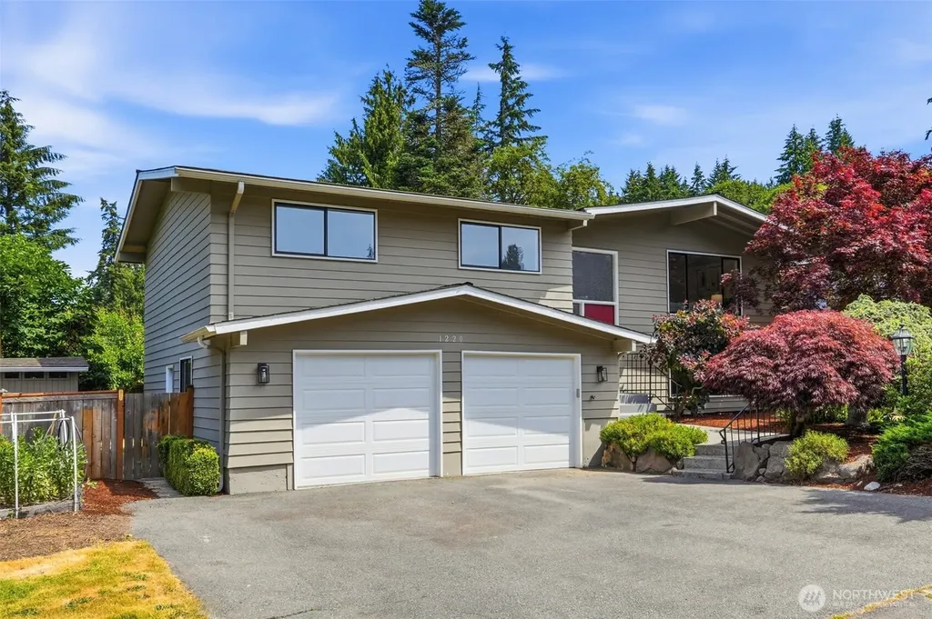 1220 NW 201st Street Shoreline WA 98177