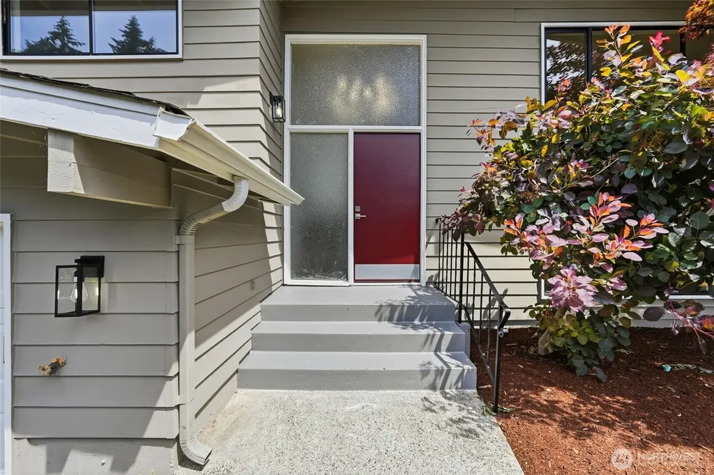 1220 NW 201st Street Shoreline WA 98177