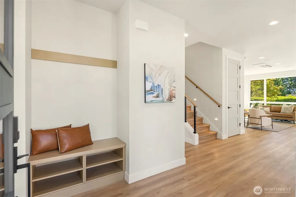547 16th Avenue W Kirkland WA 98033
