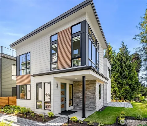 547 16th Avenue W Kirkland WA 98033