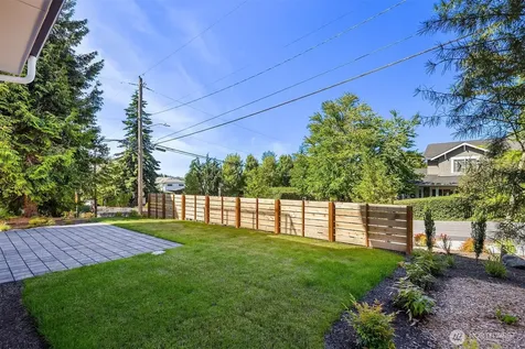 547 16th Avenue W Kirkland WA 98033