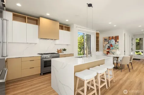 547 16th Avenue W Kirkland WA 98033