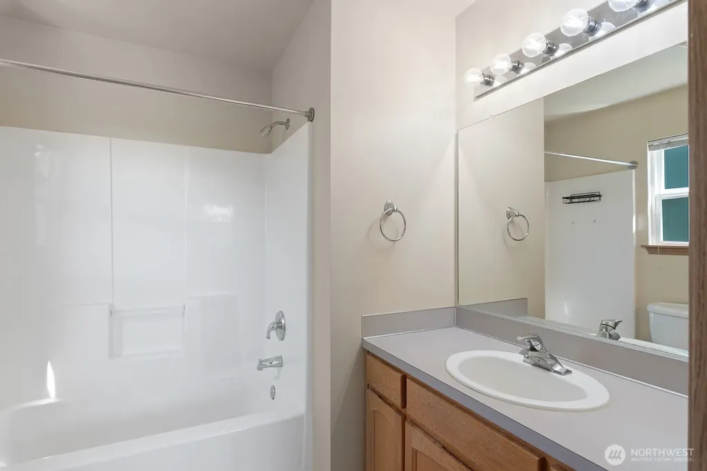 942 NE Cordero Place Oak Harbor WA 98277