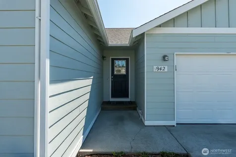 942 NE Cordero Place Oak Harbor WA 98277
