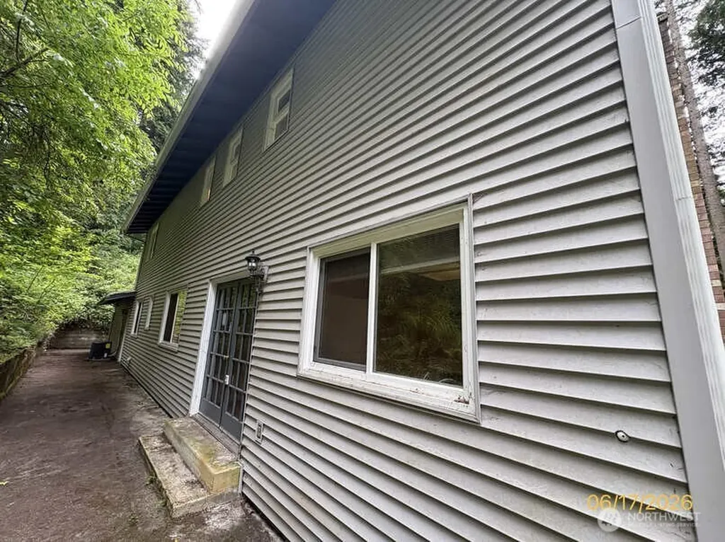 24404 SE Mirrormont Boulevard Issaquah WA 98027