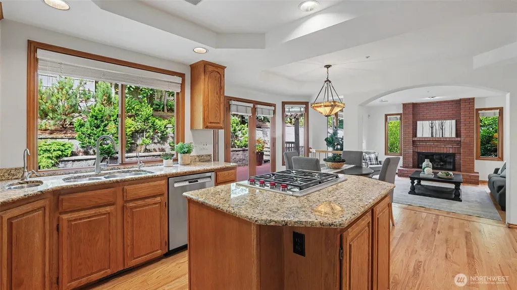 6163 93rd Avenue SE Mercer Island WA 98040