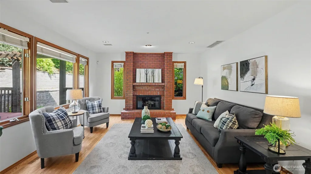 6163 93rd Avenue SE Mercer Island WA 98040
