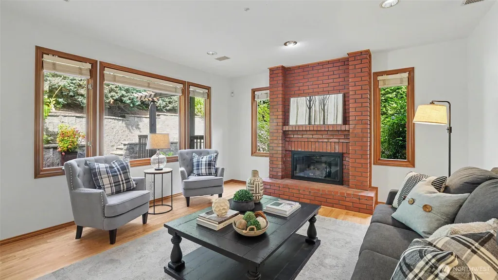 6163 93rd Avenue SE Mercer Island WA 98040