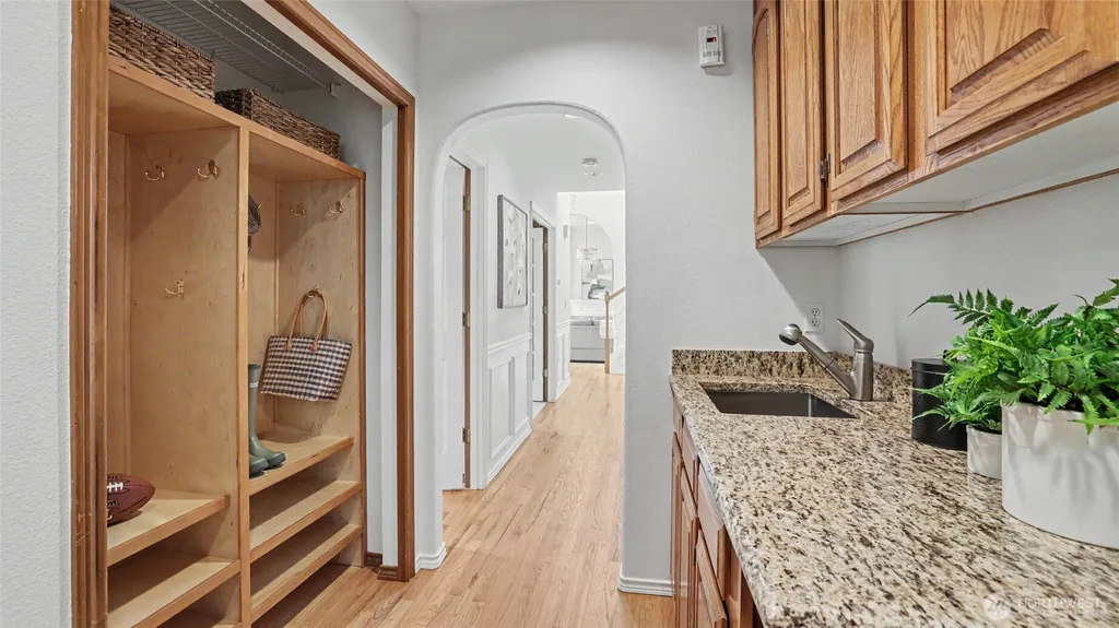 6163 93rd Avenue SE Mercer Island WA 98040