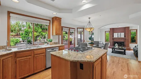 6163 93rd Avenue SE Mercer Island WA 98040