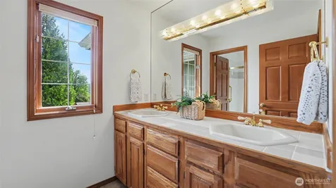 6163 93rd Avenue SE Mercer Island WA 98040